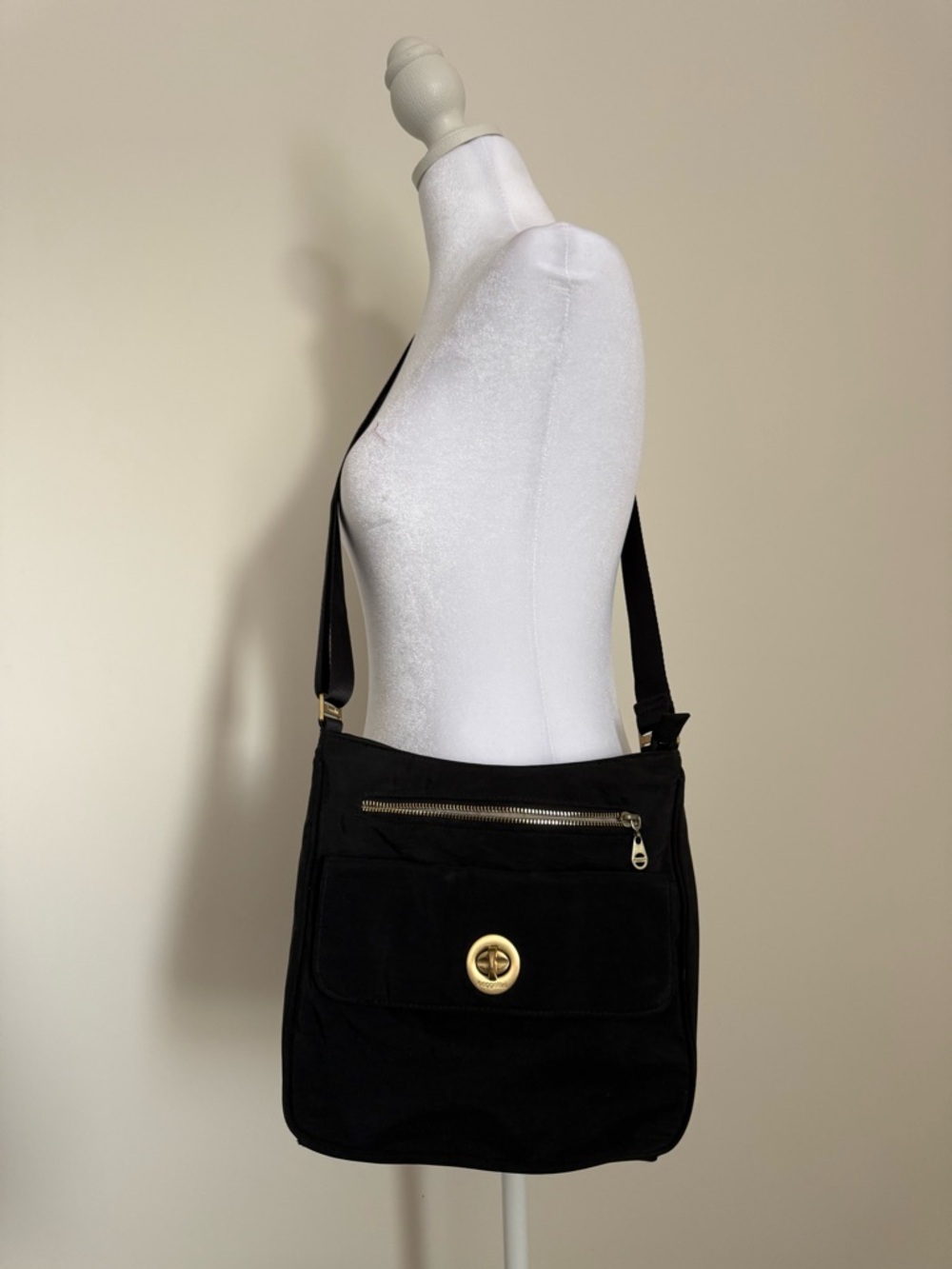 Baggallini Black Crossbody Bag with Gold Hardware EUC